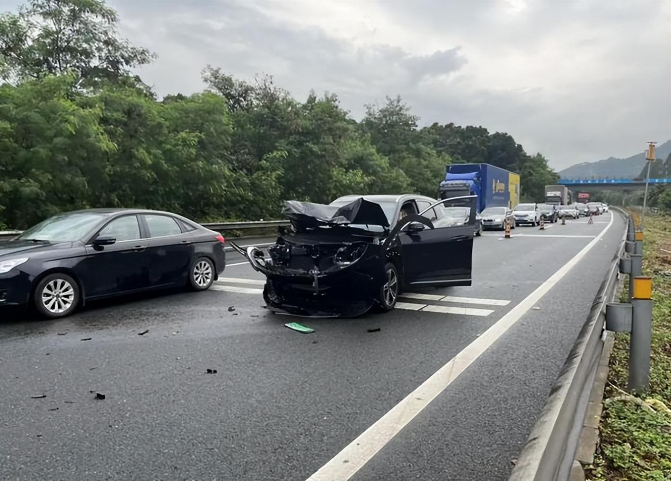 國產(chǎn) SUV 屠榜背后的代價:這些配置減配你敢信?