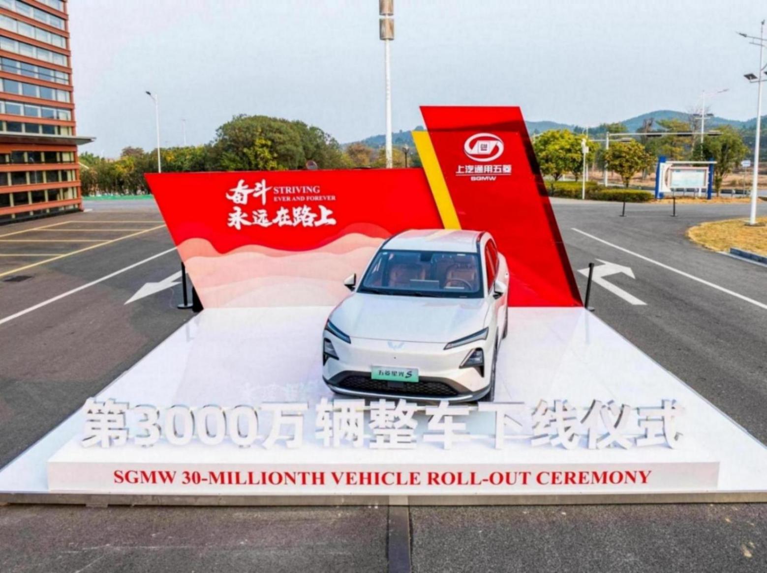 新能源轉型先鋒!五菱征程多功能座椅布局,實現家庭商用無縫切換