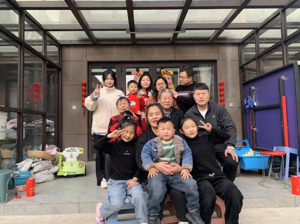 44歲懷第7胎寶媽稱可能會繼續(xù)生老8